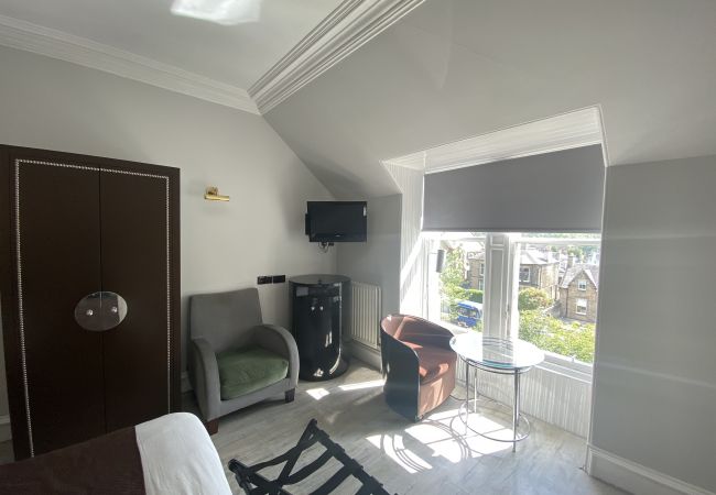 Rent by room in Edinburgh - No.6 West Coates 12 King