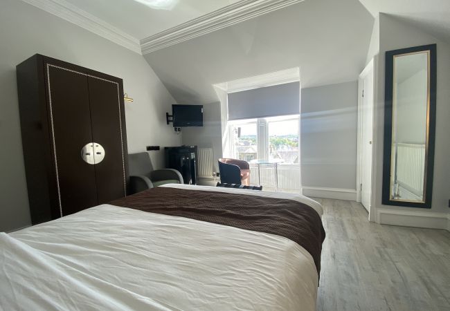 Rent by room in Edinburgh - No.6 West Coates 12 King