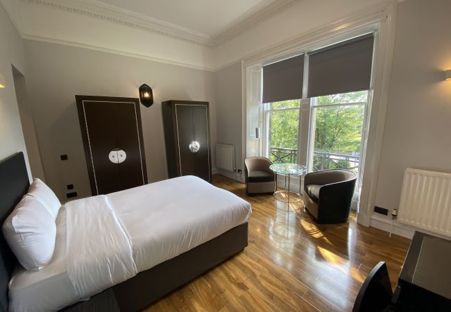 Rent by room in Edinburgh - No.6 West Coates 11 Suite