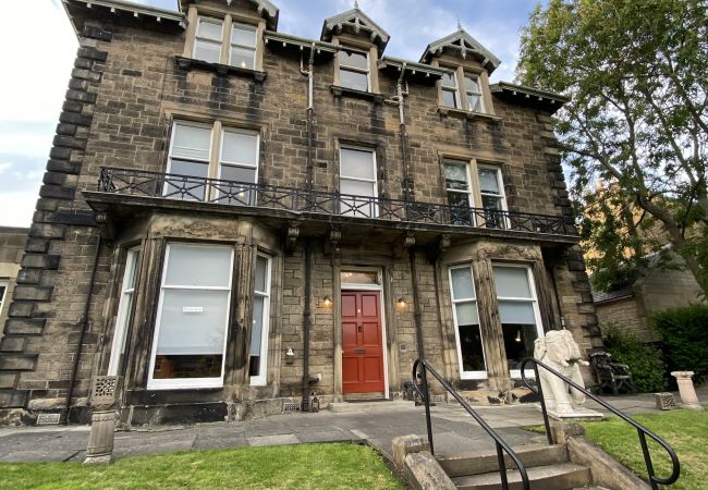 Rent by room in Edinburgh - No.6 West Coates 8 Double