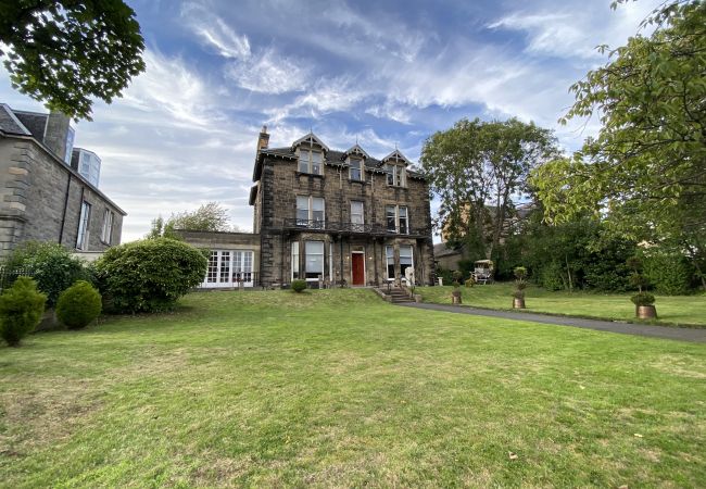 Rent by room in Edinburgh - No.6 West Coates 8 Double