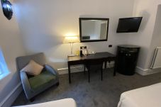 Rent by room in Edinburgh - No.6 West Coates 5 Triple