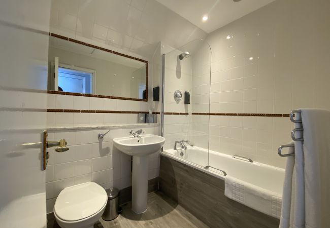 Rent by room in Edinburgh - No.6 West Coates 15 Double