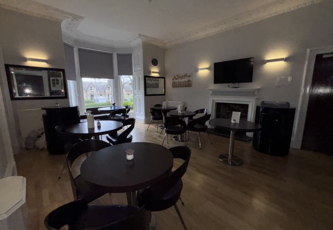 Rent by room in Edinburgh - No.6 West Coates 3 Family Suite