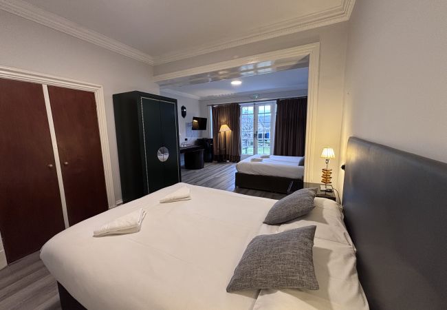 Rent by room in Edinburgh - No.6 West Coates 3 Family Suite