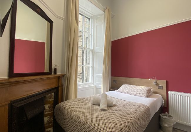 Rent by room in Edinburgh - Regent House Hotel 8 single