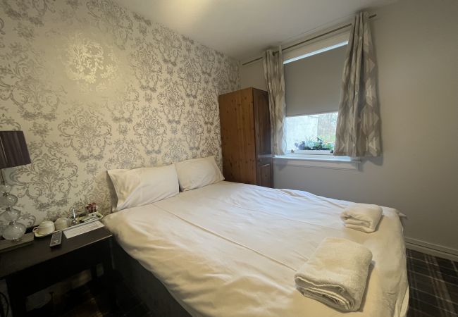 Rent by room in Edinburgh - 22 Park View House Double