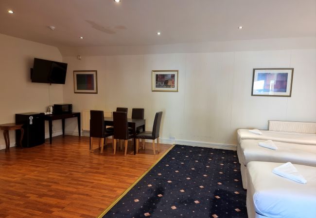 Rent by room in Edinburgh - 12 Park View House Quin