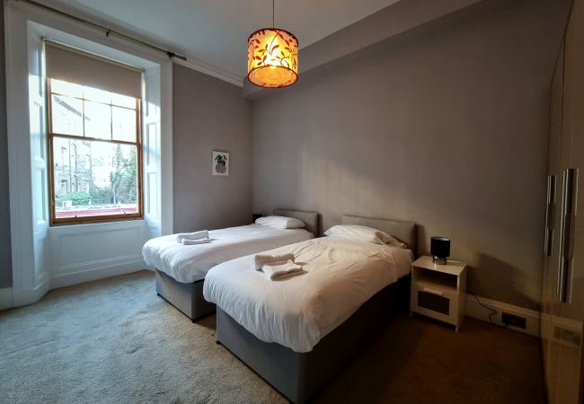 Apartment in Edinburgh - Bright 3 bedroom Apt Edinburgh