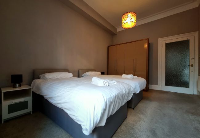 Apartment in Edinburgh - Bright 3 bedroom Apt Edinburgh