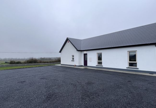 House in Athenry - Galway: New Athenry House overlooking The fields o