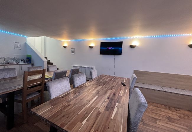 Rent by room in Edinburgh - Haymarket Hostel 3-1 - 9p M