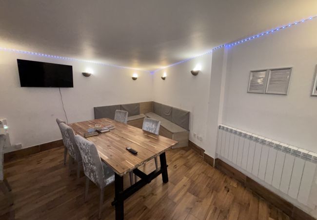 Rent by room in Edinburgh - Haymarket Hostel 3-1 - 9p M