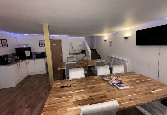 Rent by room in Edinburgh - Haymarket Hostel 3-1 - 9p M