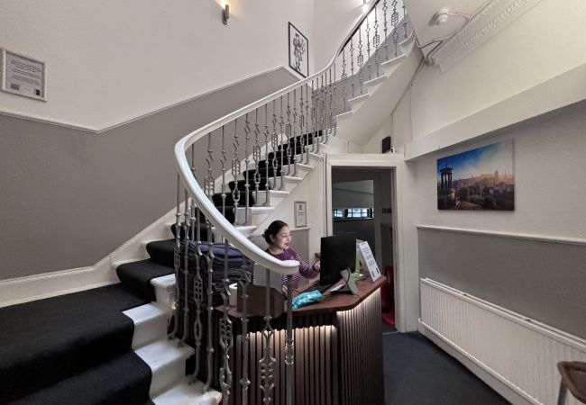 Rent by room in Edinburgh - Haymarket Hostel 4-1 - 9p F