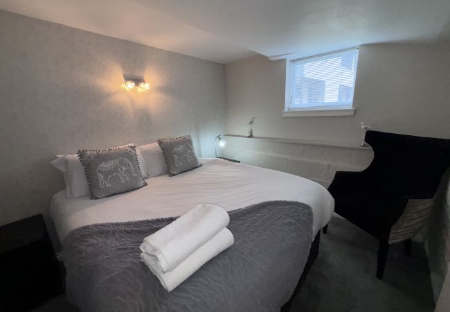 Apartment in Bo'ness - Richmond Park Hotel - Stags Head Apartment 4 Pax