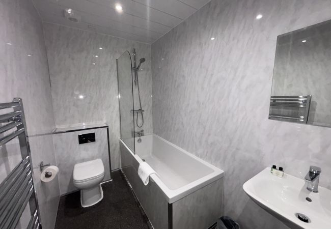 superior-double-bedroom-in bo'ness-richmond-park-hotel