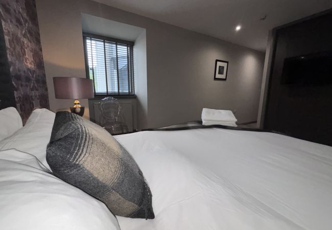 richmond-park-hotel-superior-double-bedroom-bo'ness