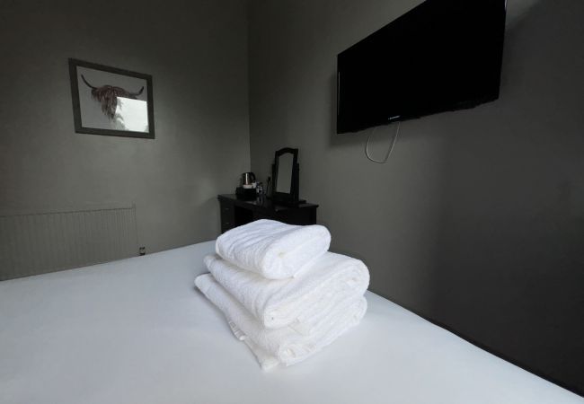 complete-double-bedroom-richmond-park-hotel-near-edinburgh-bo'ness