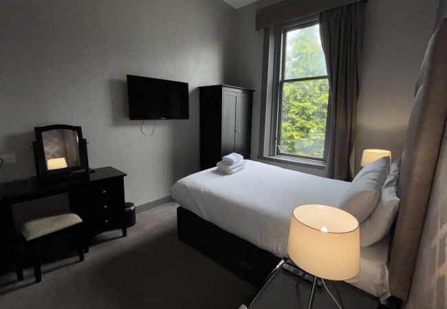 Richmond-Park-Hotel-near-Edinburgh-Bo'ness-Double-Bedroom