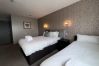 superior-twin-bedroom-richmond-park-hotel-in-bo'ness