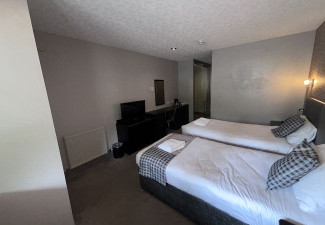 Rent by room in Bo'ness - Richmond Park Hotel x51 Twin Bedroom