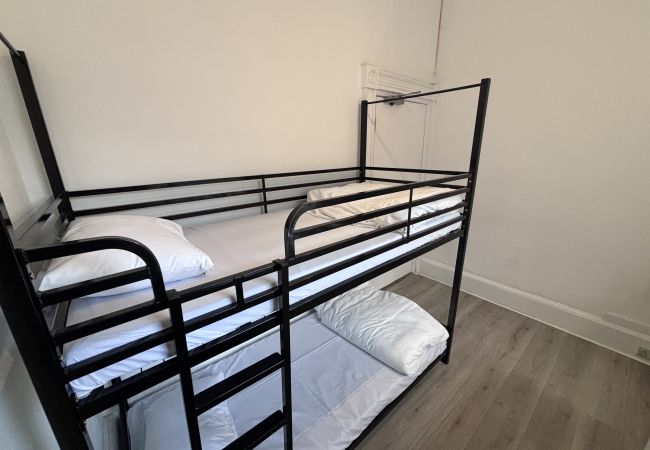 Rent by room in Edinburgh - Haymarket Hostel 3a M