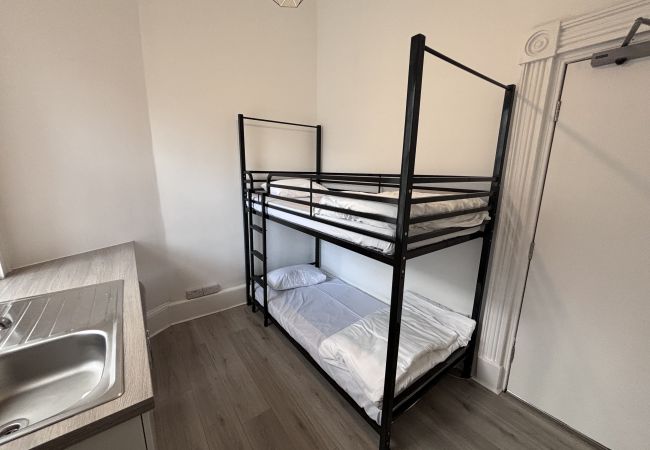 Rent by room in Edinburgh - Haymarket Hostel 3a M