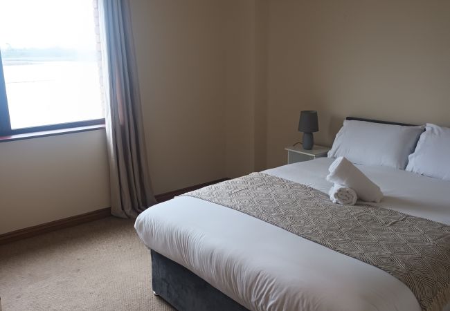 Apartment in Galway City - Lough Atalia View Apartment Galway